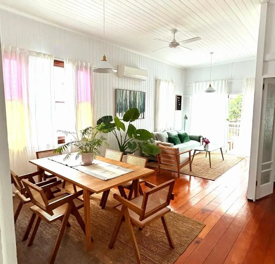 Nyaraló Bougainvillea Cottage Brisbane Ausztrália